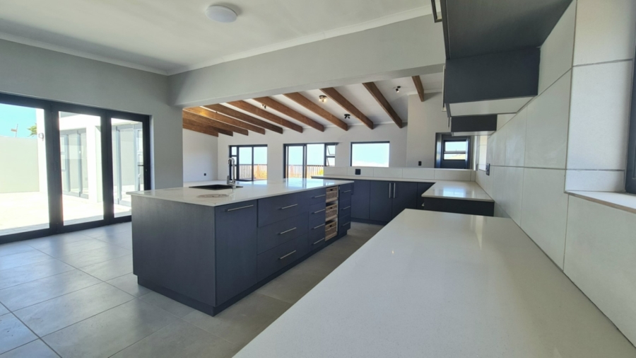 4 Bedroom Property for Sale in Whale Rock Western Cape